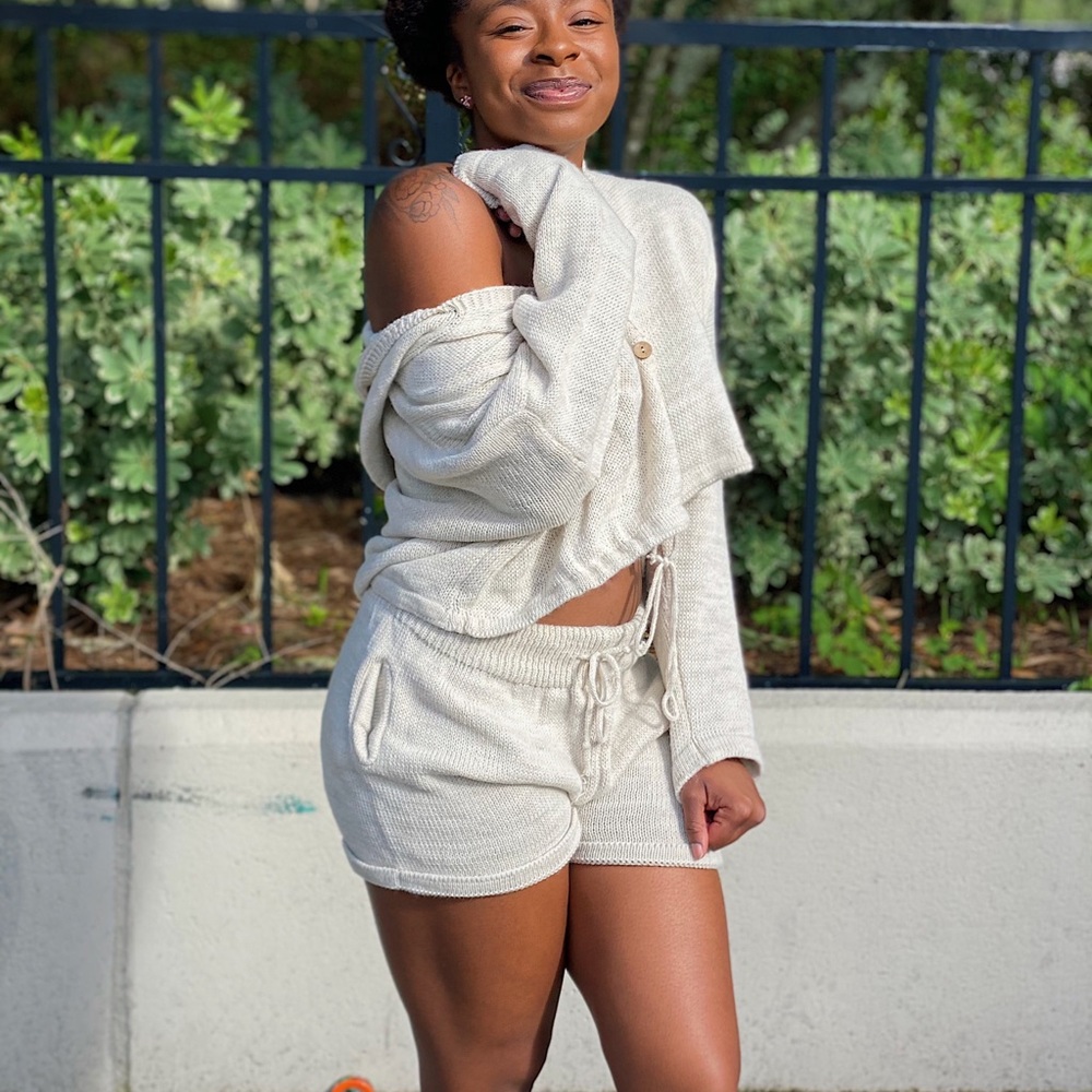Knitted cardigan shorts set (beige)